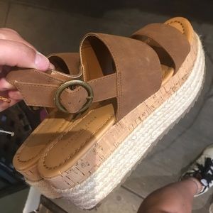 Brand new AE platform sandals